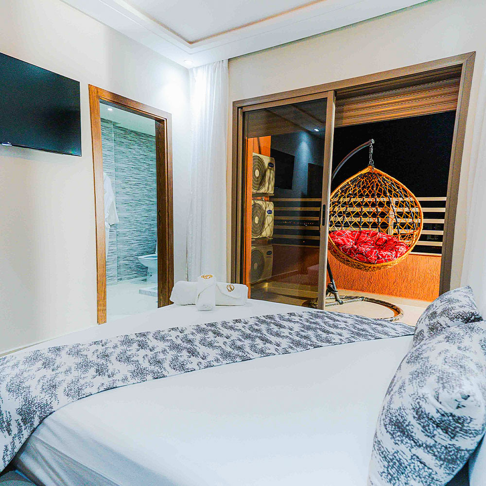 Scenic Balcony Views with traditional Moroccan lanterns and modern fixtures – Golden Sky Home Béni Mellal
